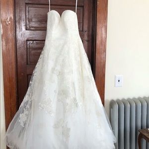 Allure style 8858 wedding gown